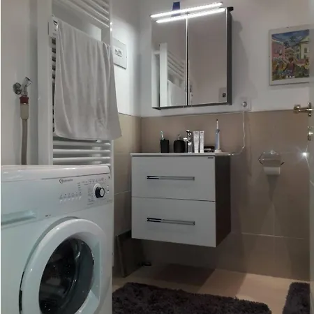 Tolle Zweizimmer-wohnung In Sued Appartement *